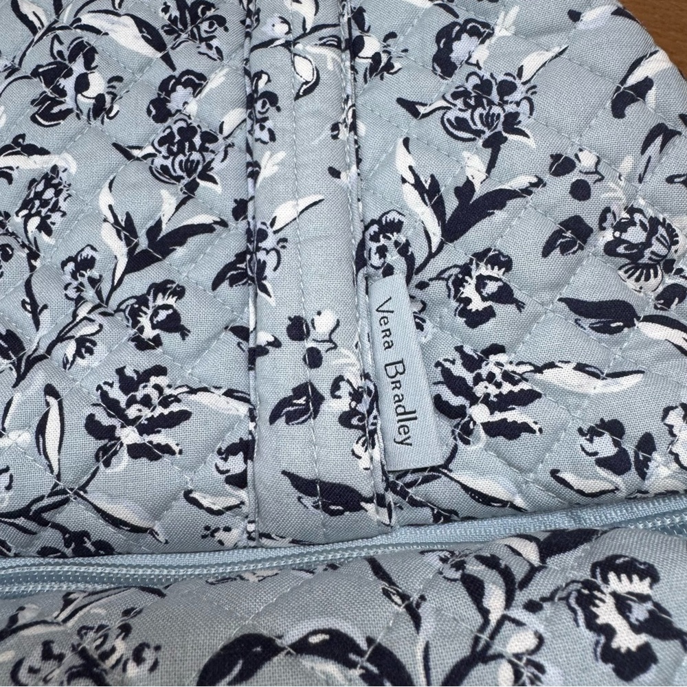 Vera Bradley Light Blue Floral Cotton Deluxe Travel Tote - Picture 10 of 14